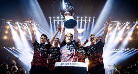 梦幻操作集锦： （某选手） 斯凯穿烟盲视野狼咬三人，入选每周TOP1